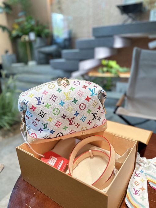 LV cosmetic bag - Image 9