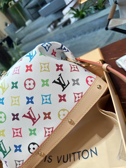 LV cosmetic bag - Image 5
