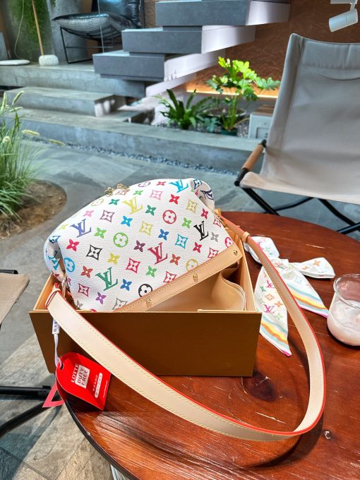 LV cosmetic bag - Image 2