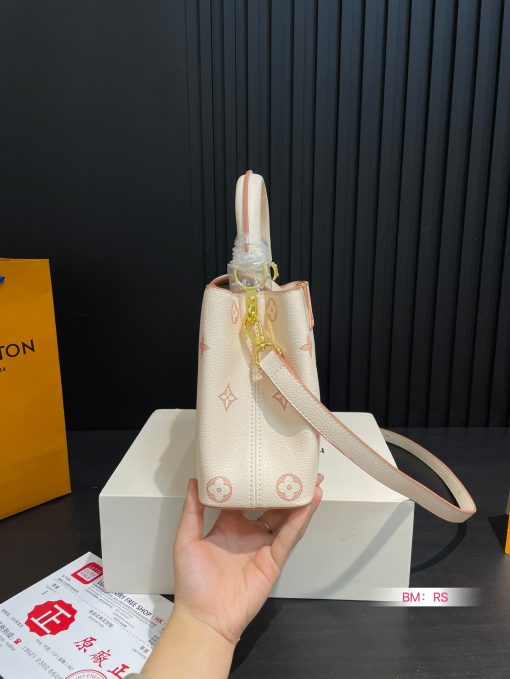 LV Capucines handbag - Image 7