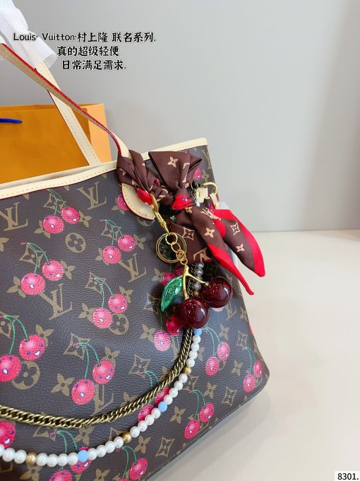 LV shopping bag - Image 5