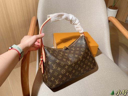 LV underarm bag - Image 9