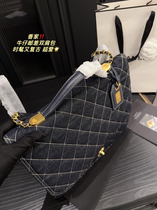CHANEL messenger bag - Image 8
