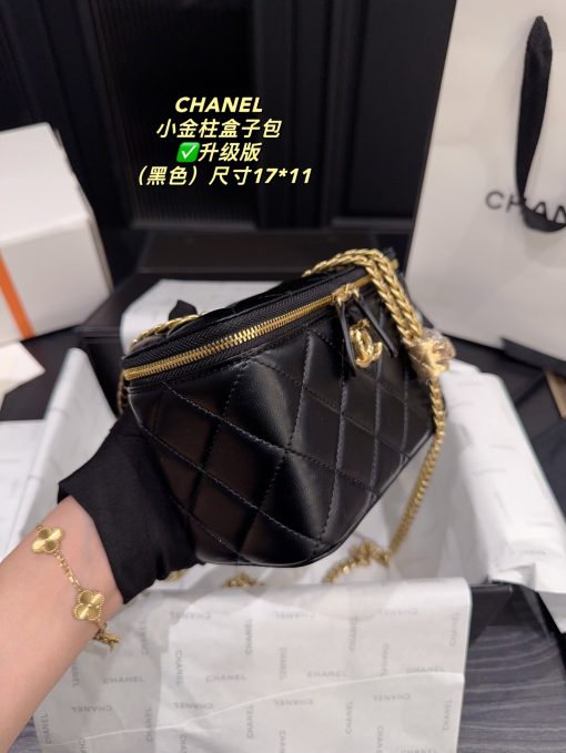 CHANEL cosmetic bag - Image 6