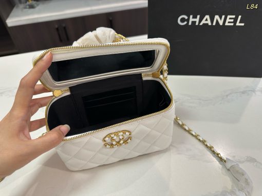CHANEL cosmetic bag - Image 2