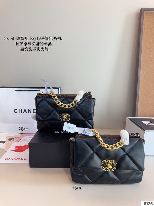 CHANEL chain bag - Image 10