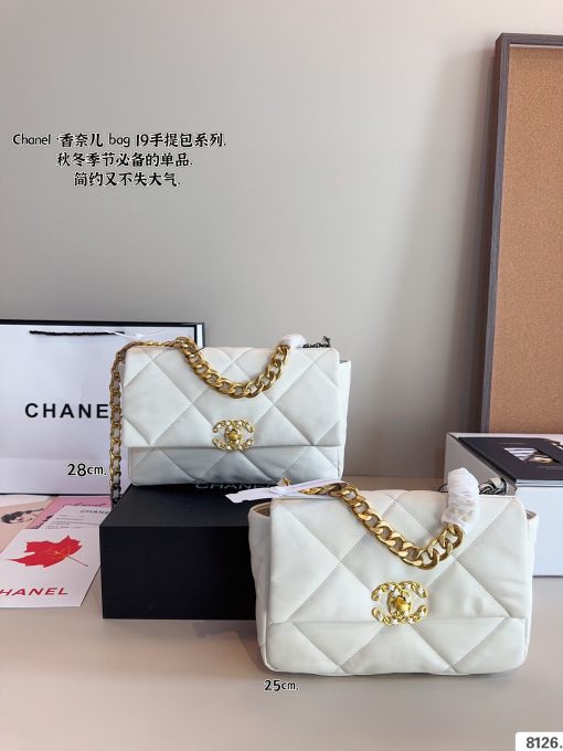 CHANEL chain bag - Image 9