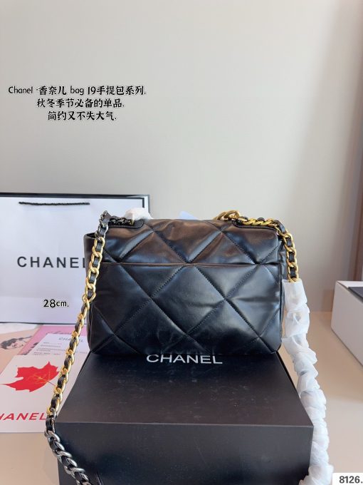 CHANEL chain bag - Image 4