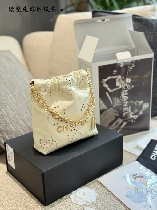 CHANEL Garbage bag - Image 9