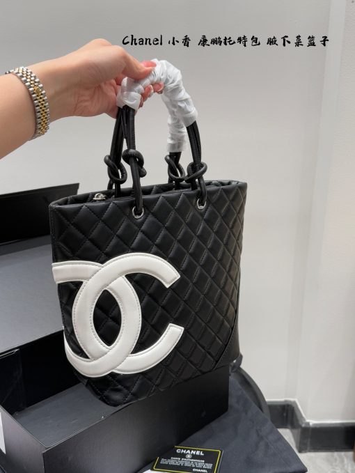 CHANEL tote bag - Image 9