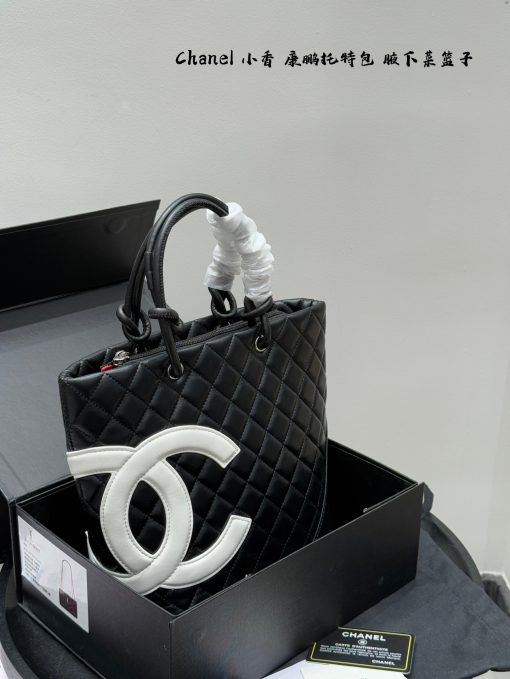 CHANEL tote bag - Image 8