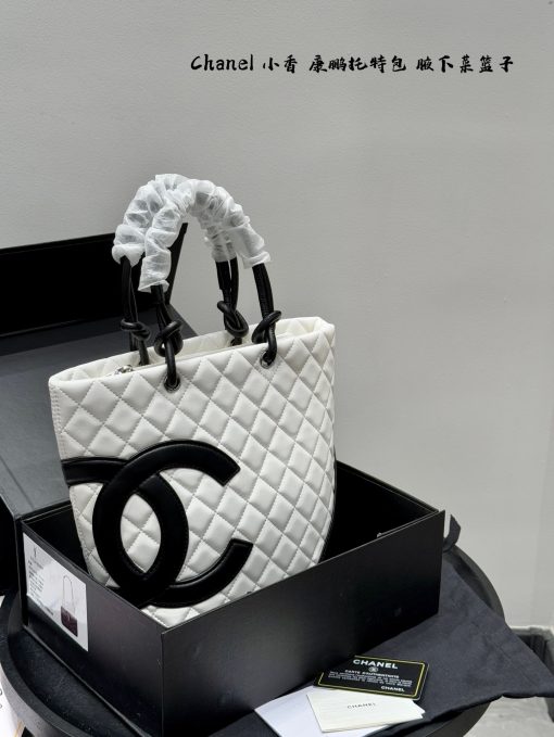 CHANEL tote bag - Image 9