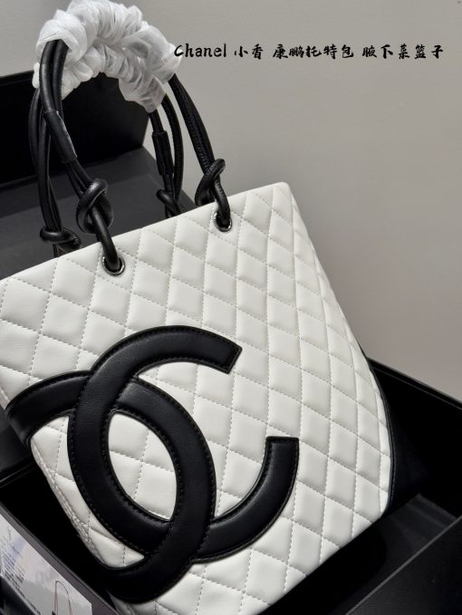 CHANEL tote bag - Image 8