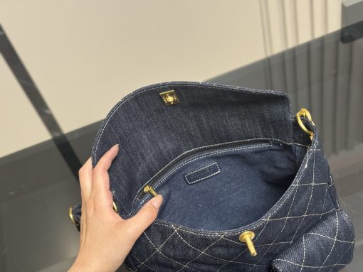 CHANEL messenger bag - Image 8
