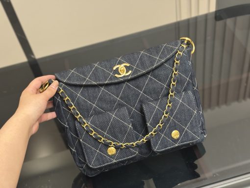 CHANEL messenger bag - Image 7