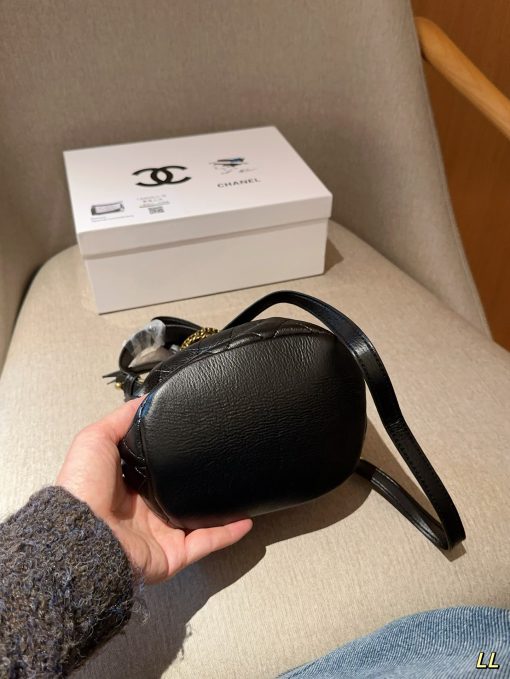 Chanel bucket bag - Image 5