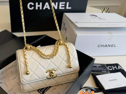 CHANEL chain bag - Image 9