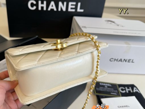 CHANEL chain bag - Image 6