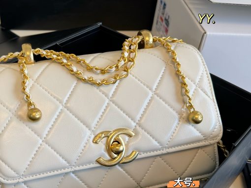 CHANEL chain bag - Image 3