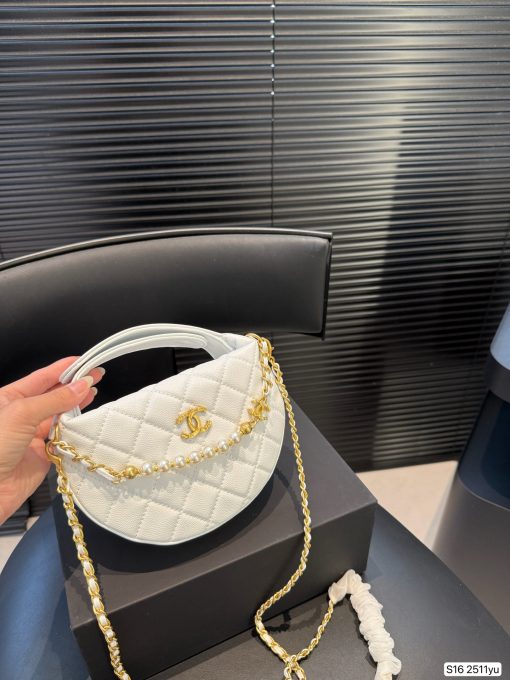 CHANEL handbag - Image 9
