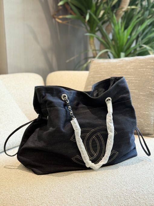 CHANEL shopping bag - Image 9