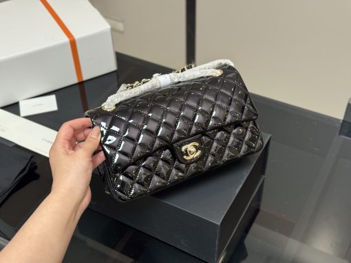 CHANEL crossbody bag