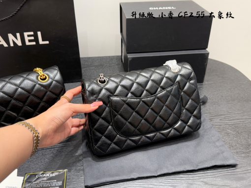 CHANEL chain bag - Image 4