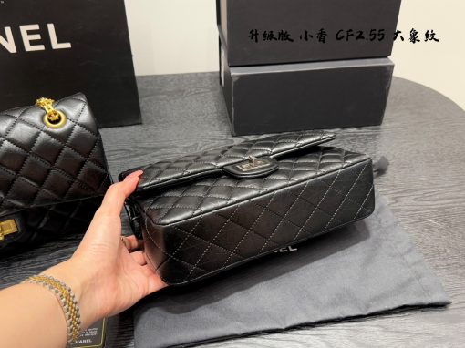 CHANEL chain bag - Image 3