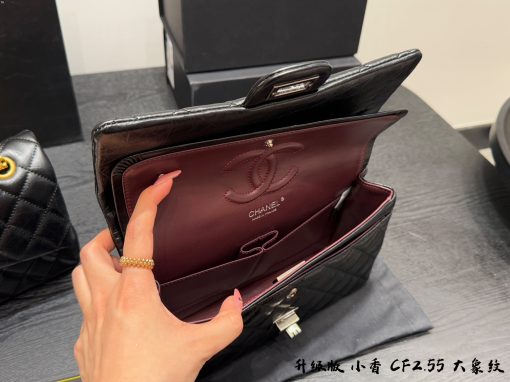 CHANEL chain bag - Image 2