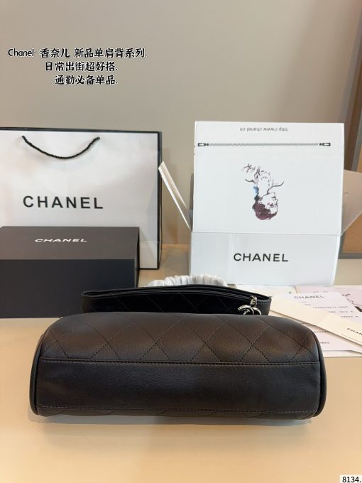 CHANEL crossbody bag - Image 5