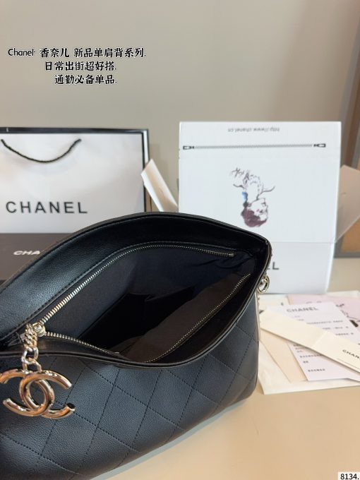 CHANEL crossbody bag - Image 2