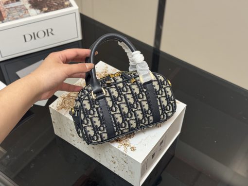 DIOR pillow bag - Image 9