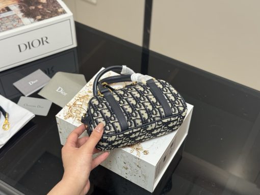 DIOR pillow bag - Image 4