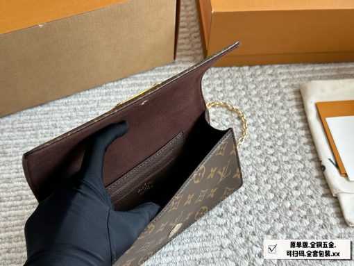 LV WALLET ON CHAIN LILY - Image 8