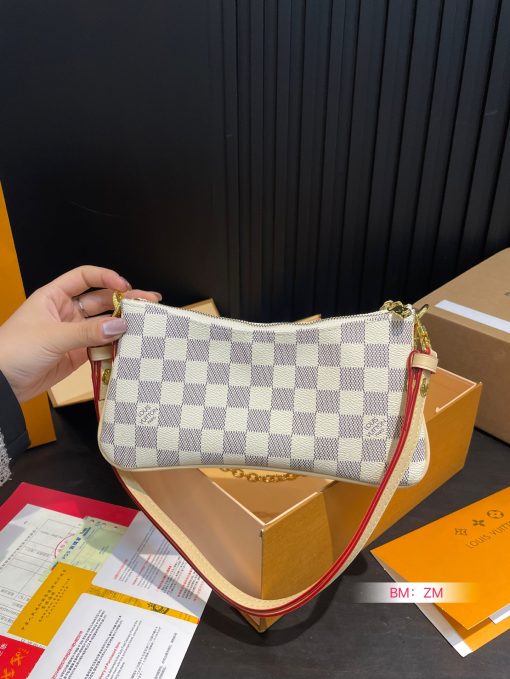 LV Mahjong bag - Image 8