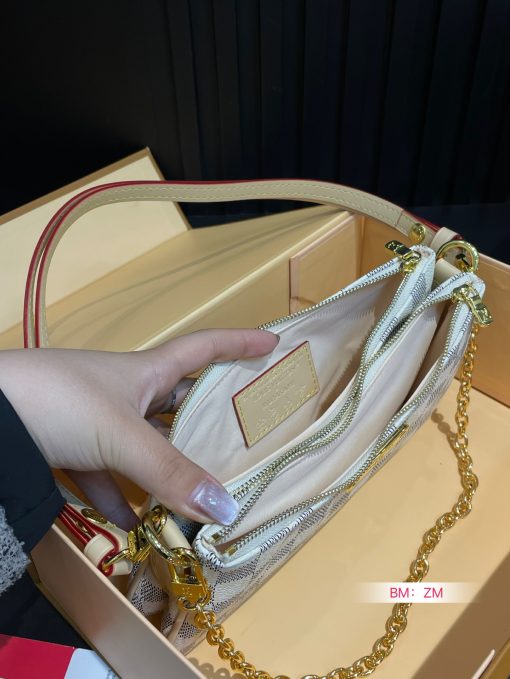 LV Mahjong bag - Image 10
