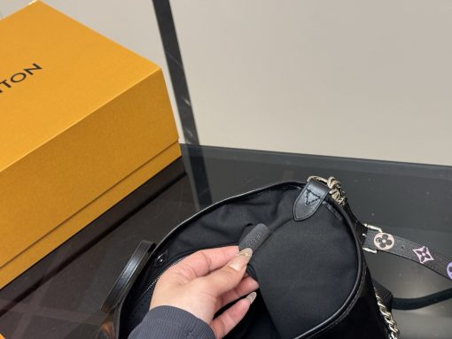 LV CarryAll - Image 5