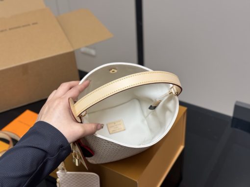 LV bucket bag - Image 5