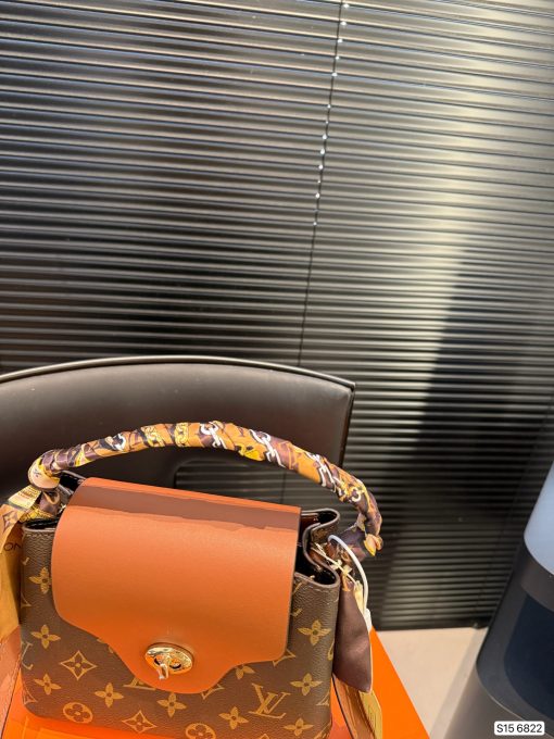 LV tote bag - Image 9