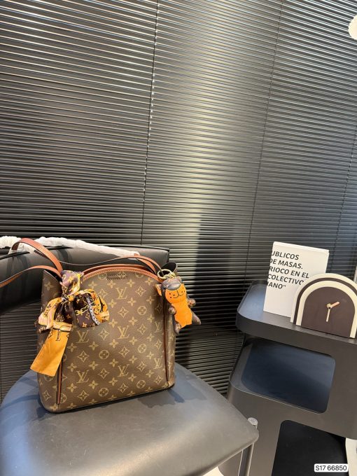 LV tote bag
