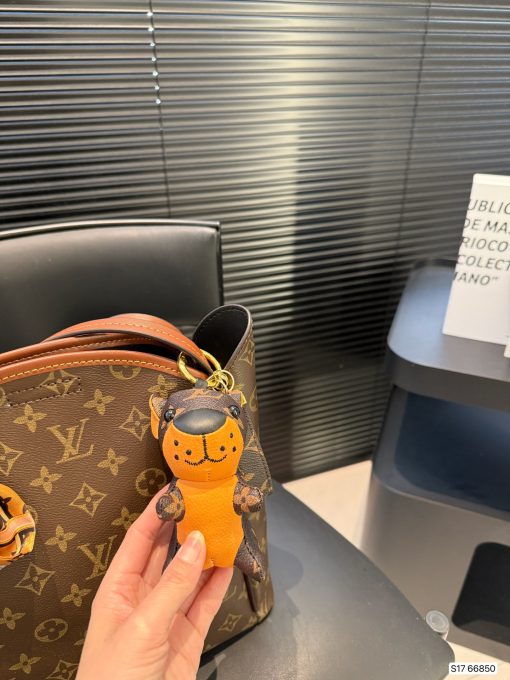 LV tote bag - Image 8