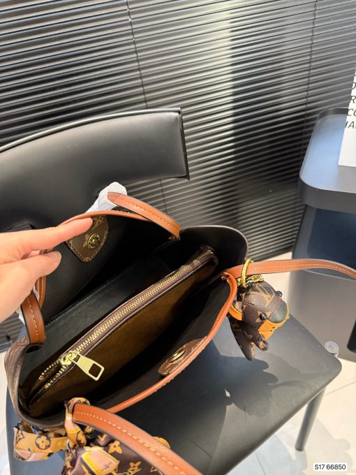 LV tote bag - Image 10