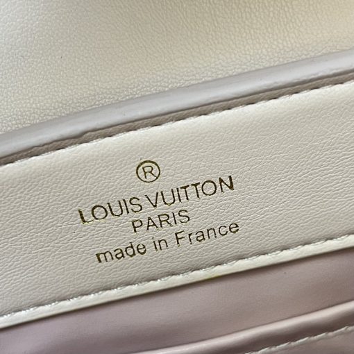 LV Capucines - Image 9