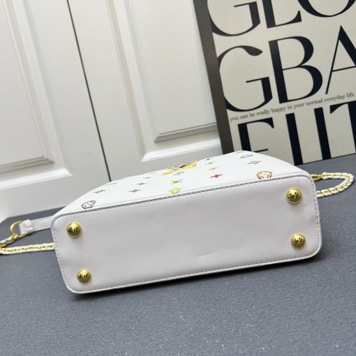 LV Capucines - Image 7