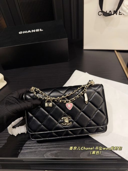 Chanel pendant woc bag